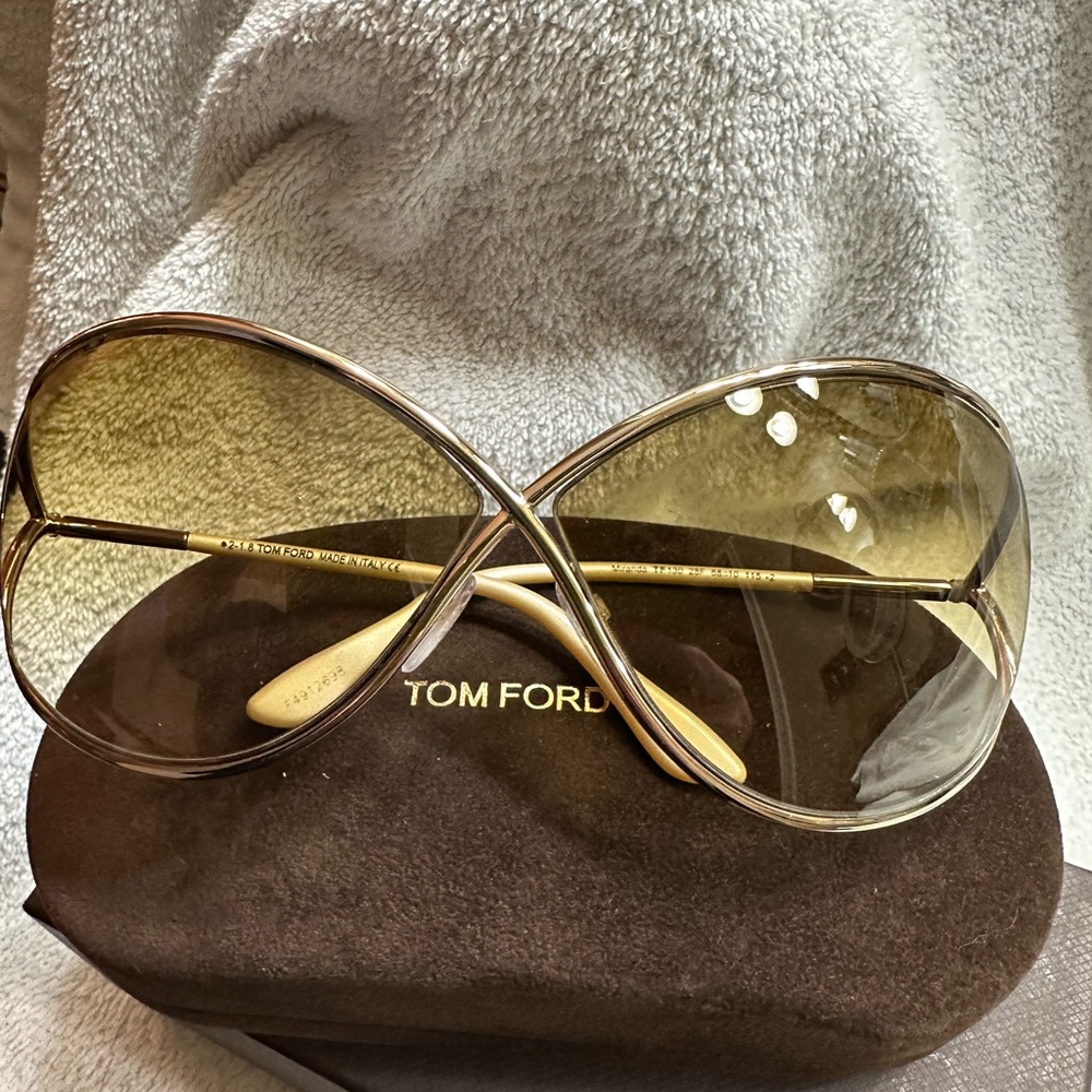 New, never worn authentic Tom Ford Miranda sunglasses 😎